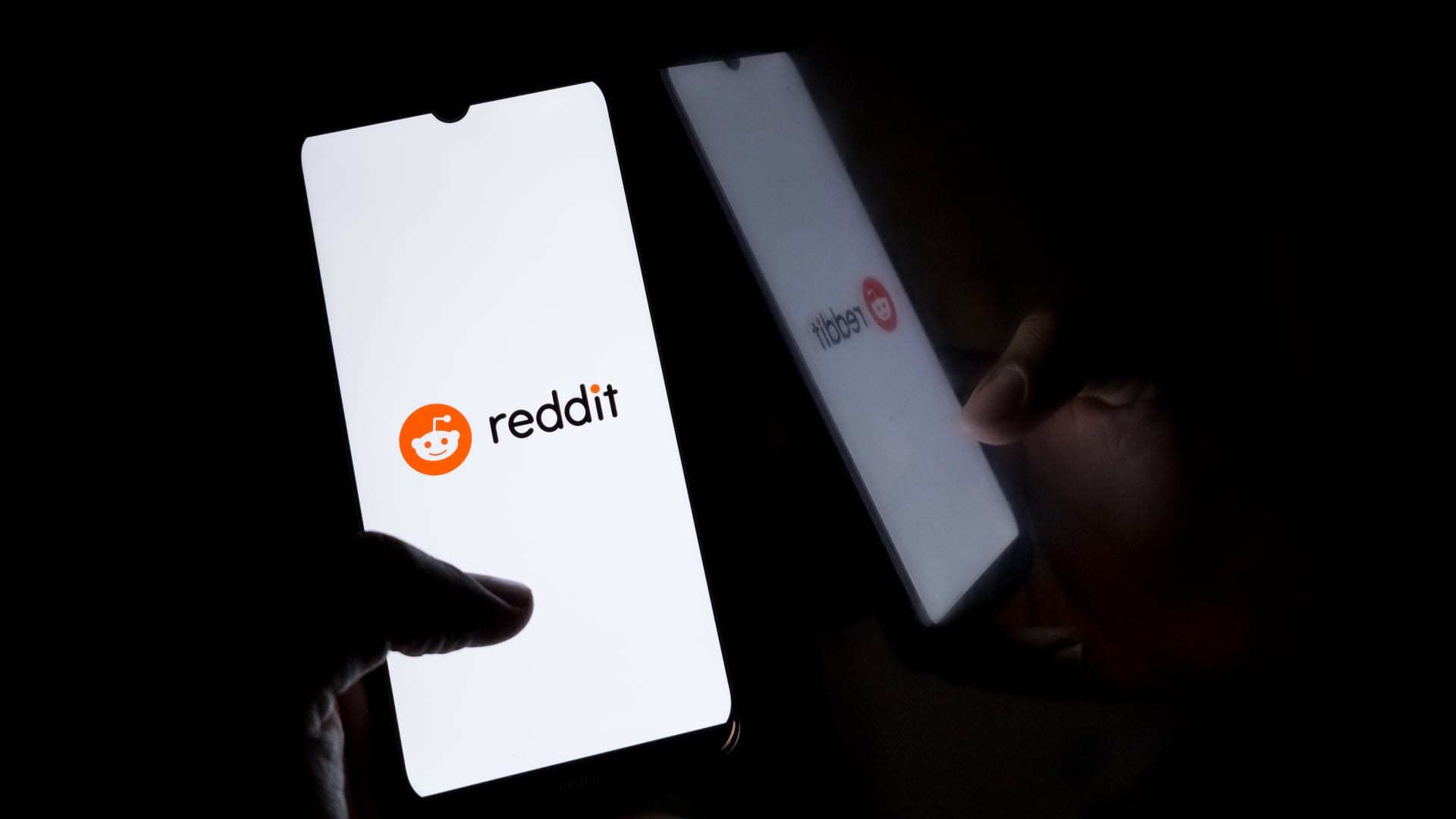 jim-cramer-says-reddit’s-surge-is-about-‘raw-user-power,’-calls-it-‘holy-grail’-for-advertisers