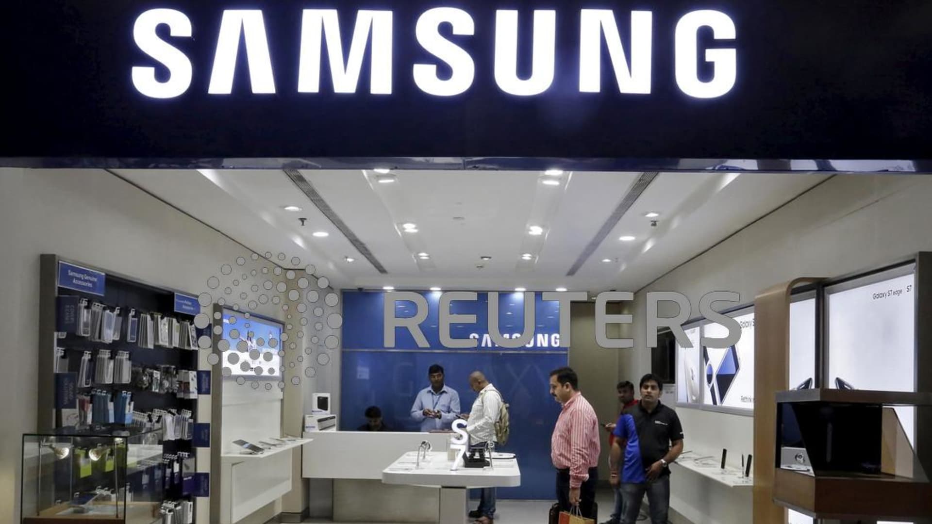 Samsung Electronics’ chip profit shrinks 40% from the previous quarter