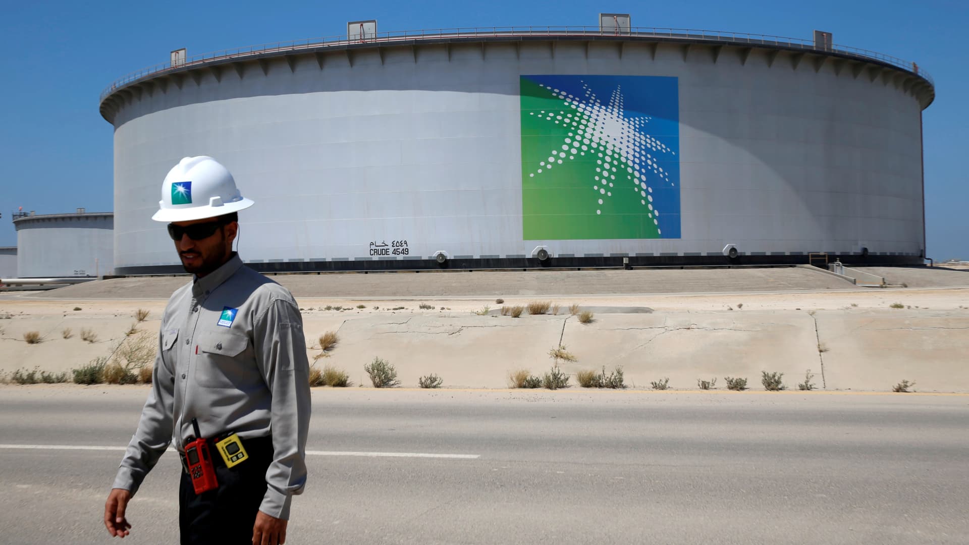 oil-giant-saudi-aramco-posts-15%-drop-in-third-quarter-profit-but-maintains-dividend