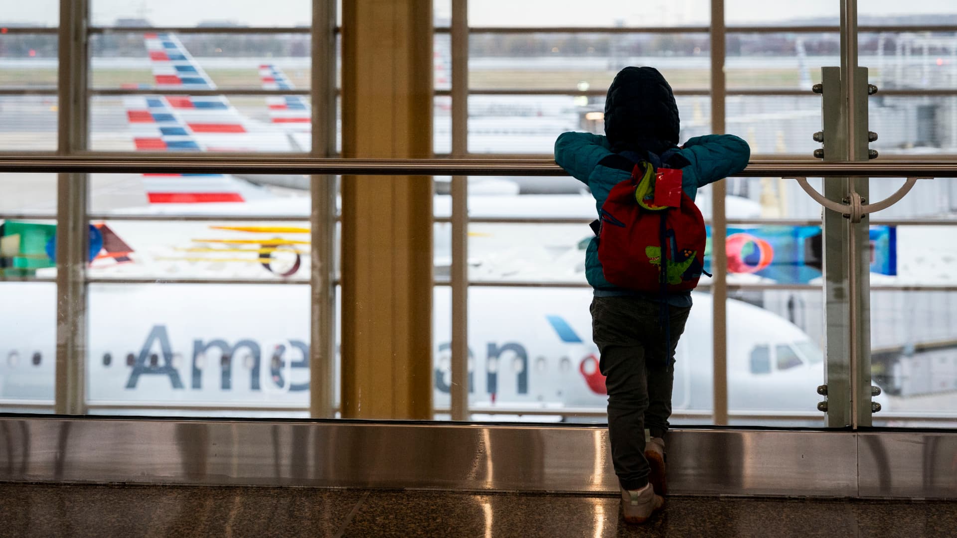 american-airlines-to-shame-boarding-line-cutters-with-new-technology