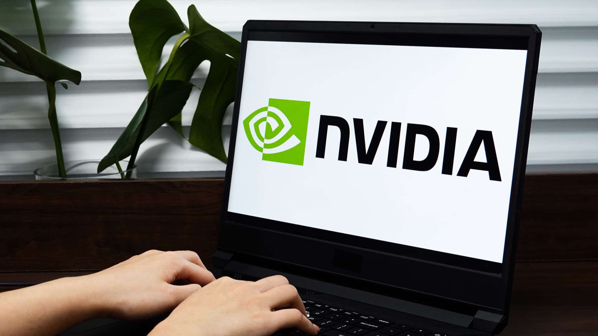 stocks-making-the-biggest-moves-after-hours:-nvidia,-snowflake-and-more