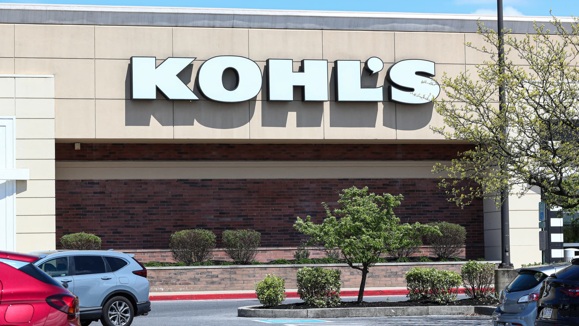 kohl’s-lowers-annual-sales-forecast-again-on-muted-holiday-shopping-demand