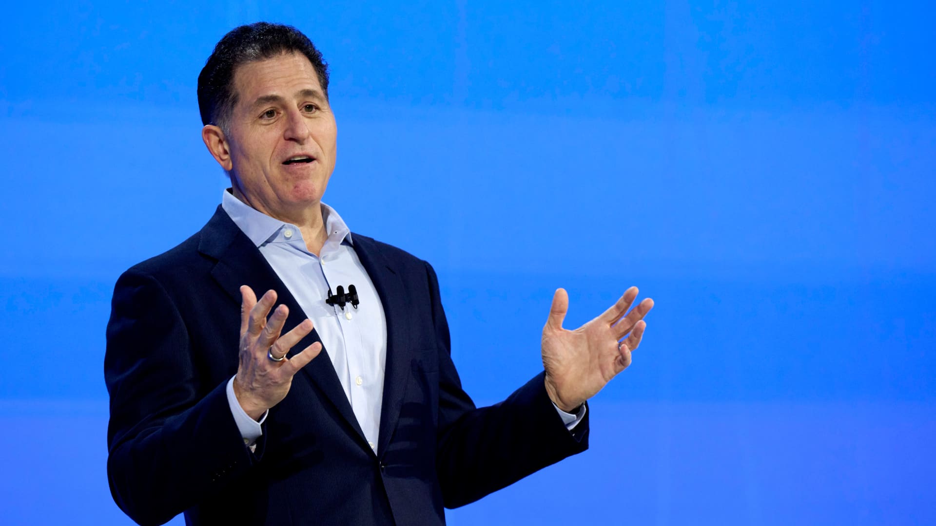 dell-shares-fall-on-light-revenue-despite-growing-ai-sales