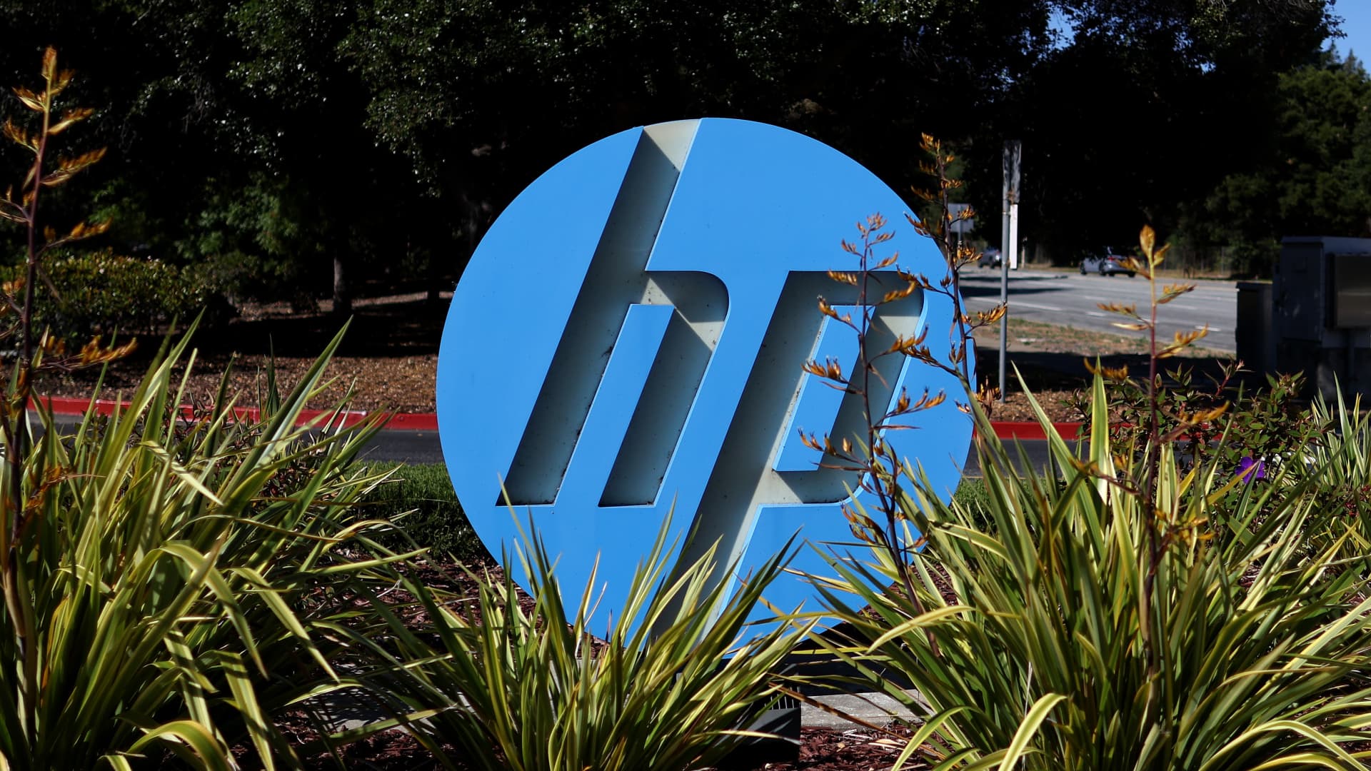 hp-forecasts-first-quarter-profit-below-estimates-on-sluggish-demand-in-pc-market