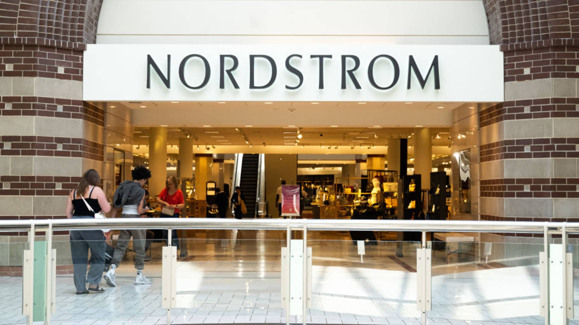 stocks-making-the-biggest-moves-midday:-nordstrom,-honda,-microstrategy,-broadcom-and-more