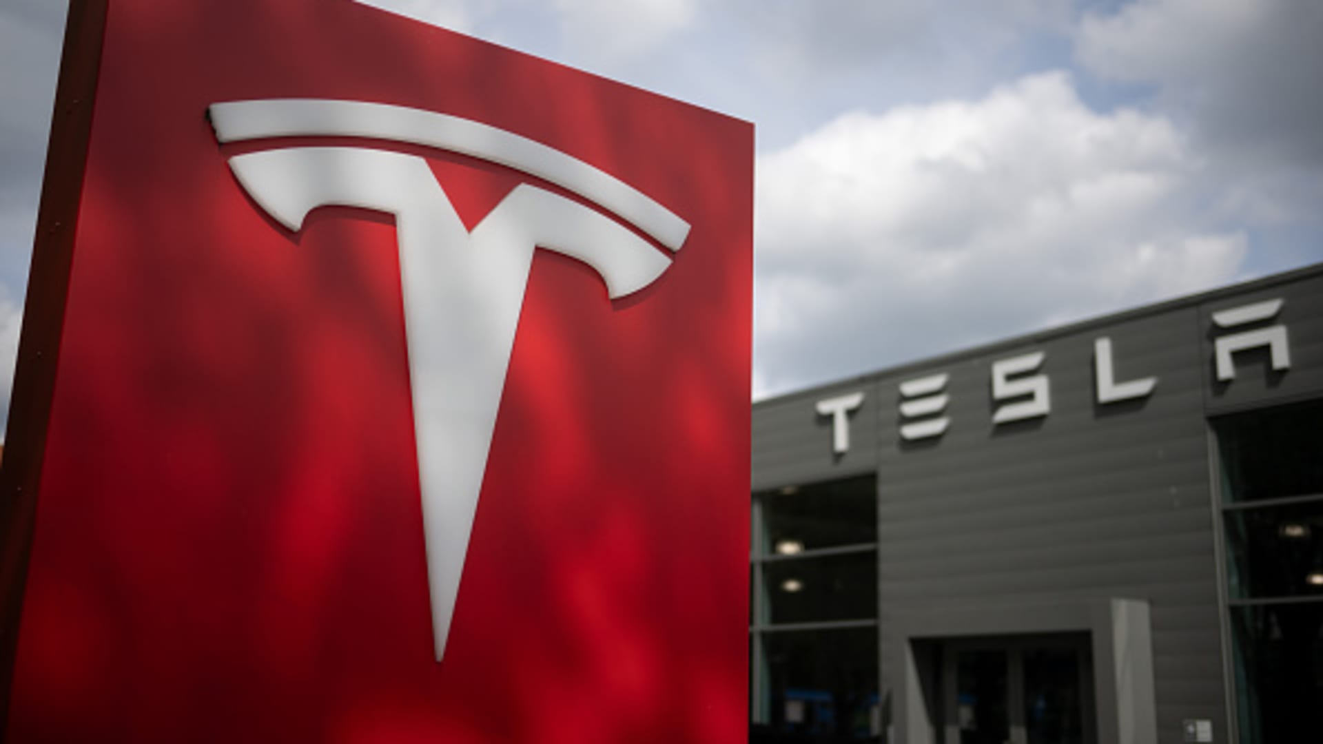 this-etf-provider-launches-a-new-way-to-play-tesla