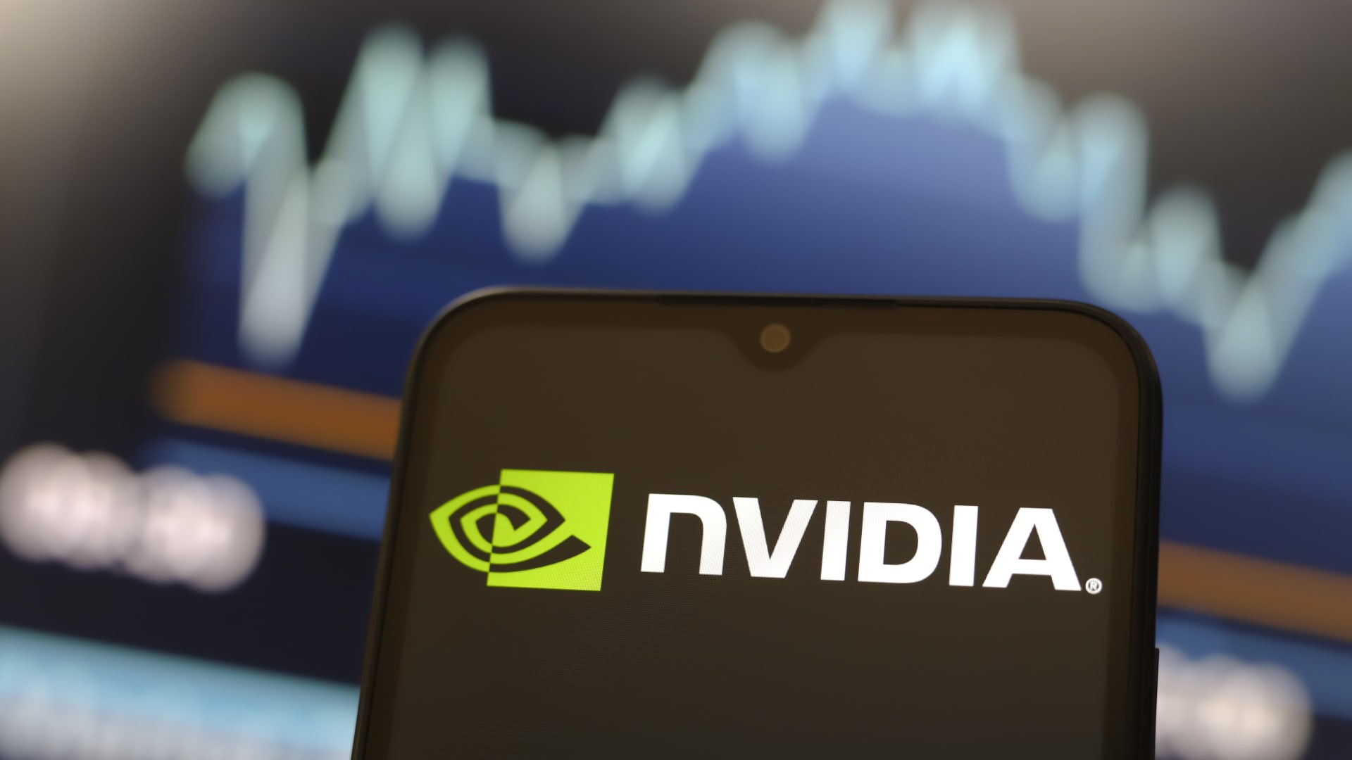 stocks-making-the-biggest-moves-midday:-nvidia,-oracle,-constellation-energy,-at&t-and-more