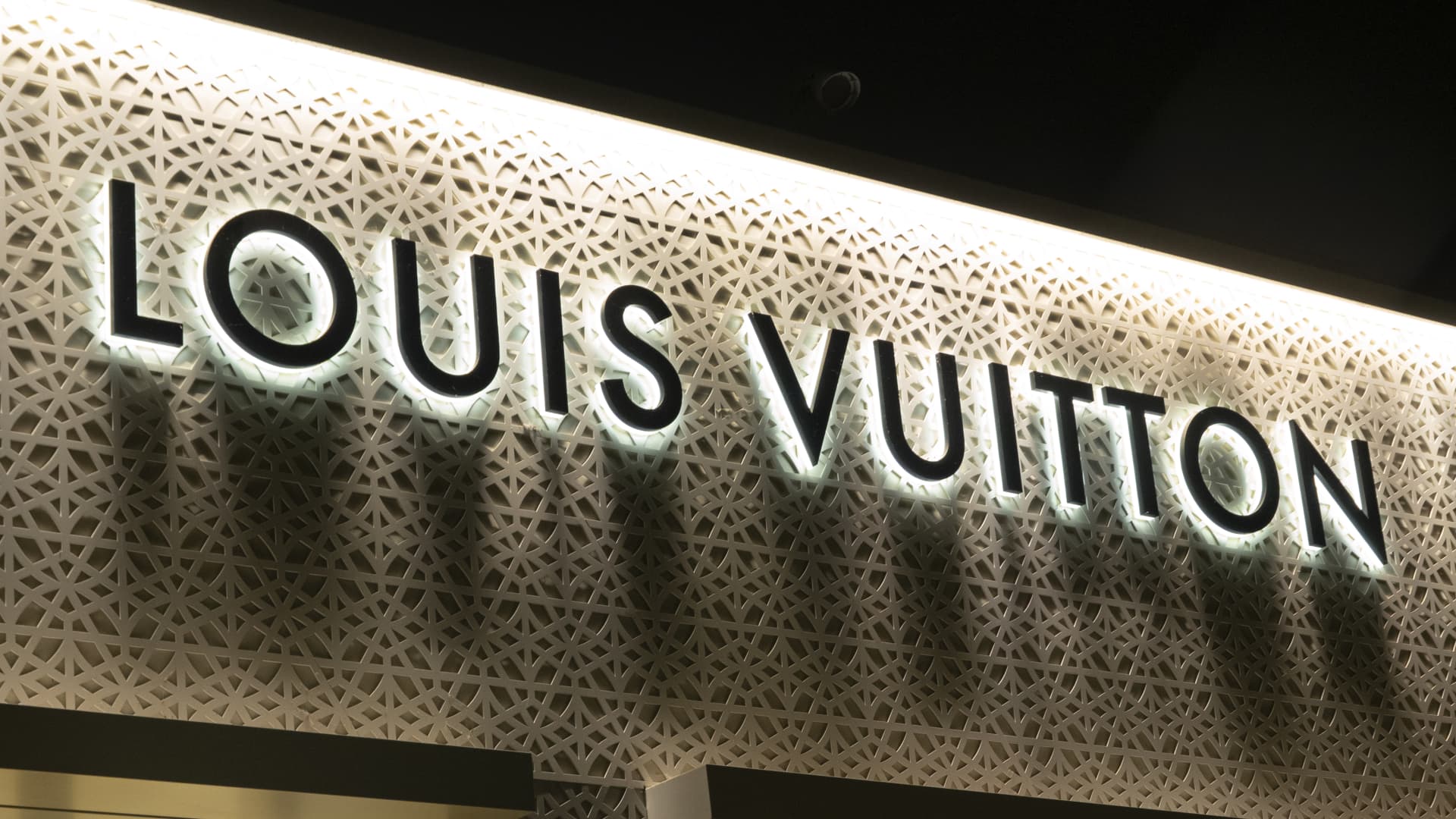 world’s-largest-luxury-group-lvmh-posts-better-than-feared-full-year-sales