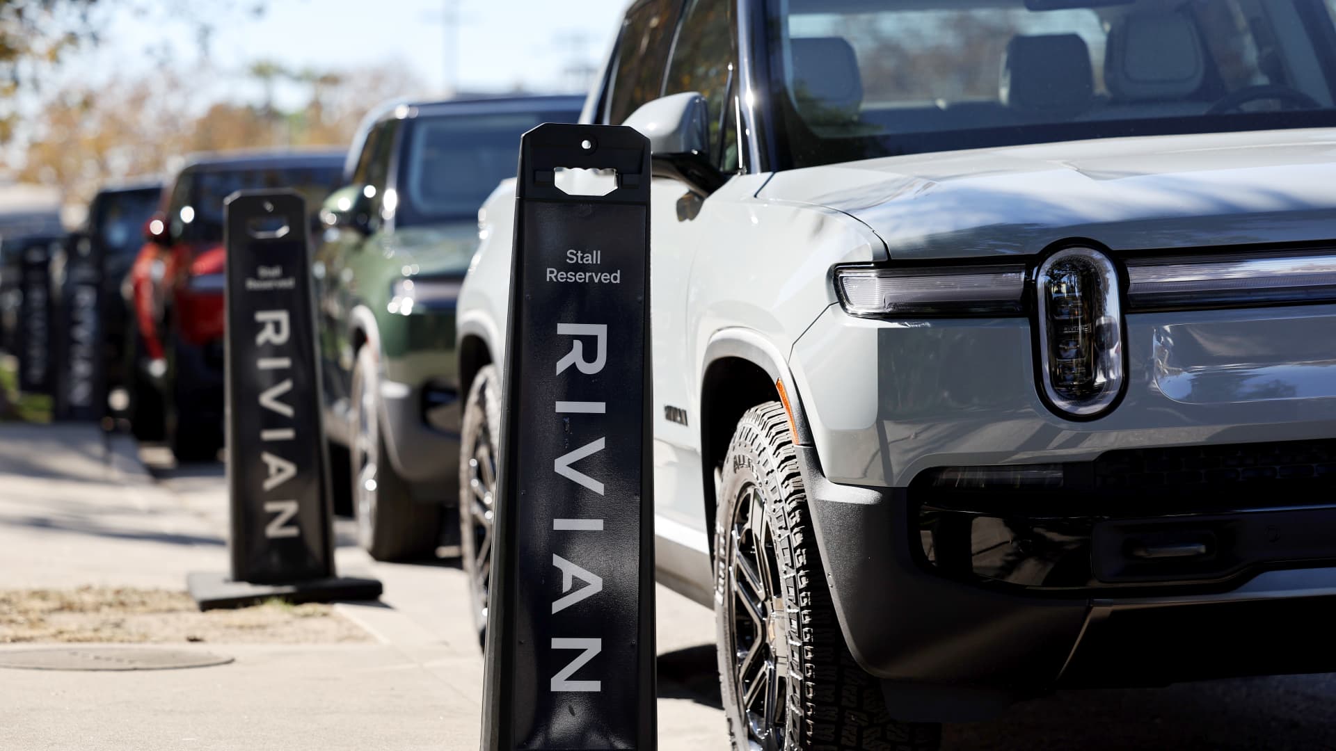 rivian-meets-its-2024-vehicle-production-target-after-lowering-projections