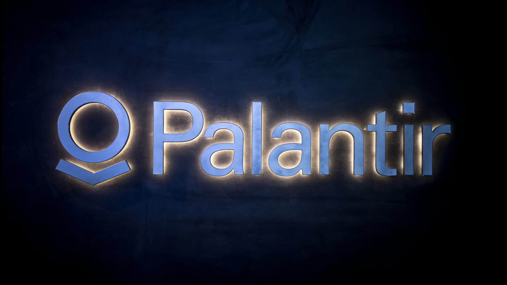 stocks-making-the-biggest-moves-after-hours:-palantir,-nxp-semiconductors,-kyndryl-and-more