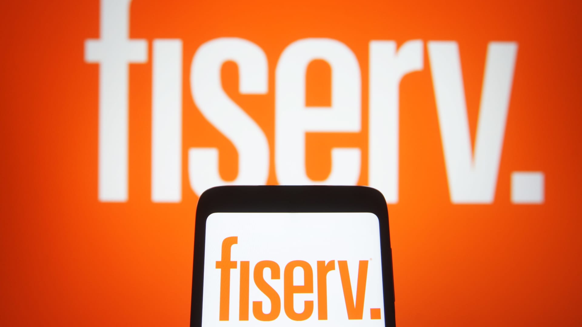 fiserv-shares-rally-to-record-on-earnings-beat,-bullish-revenue-outlook