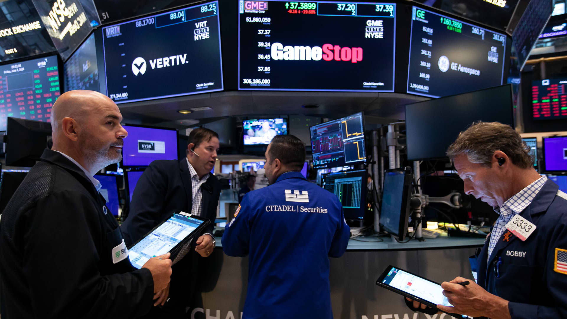 gamestop,-microstrategy-shares-rise-after-ryan-cohen-posts-photo-with-michael-saylor