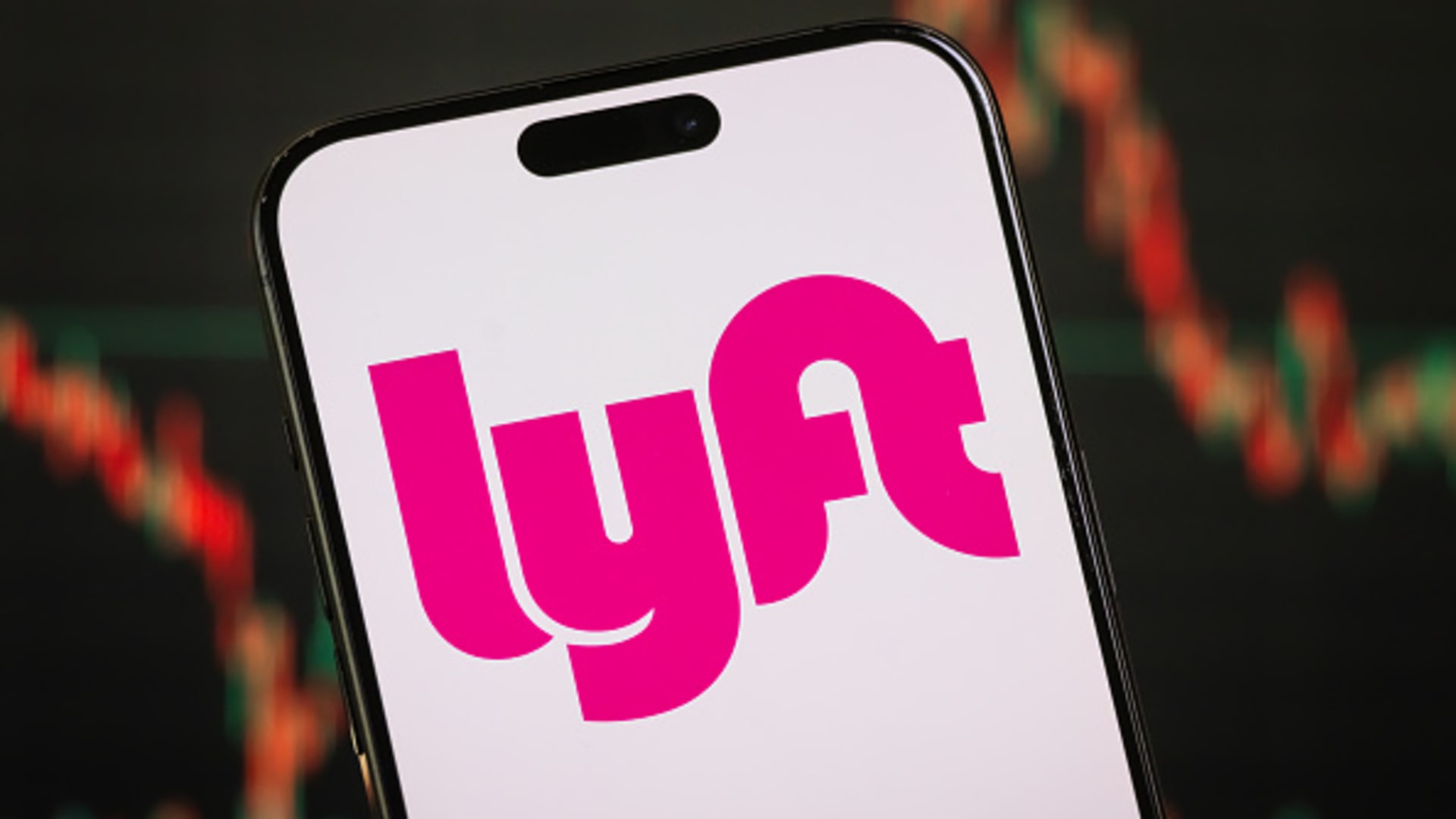 lyft-shares-sink-7%-on-underwhelming-fourth-quarter-results