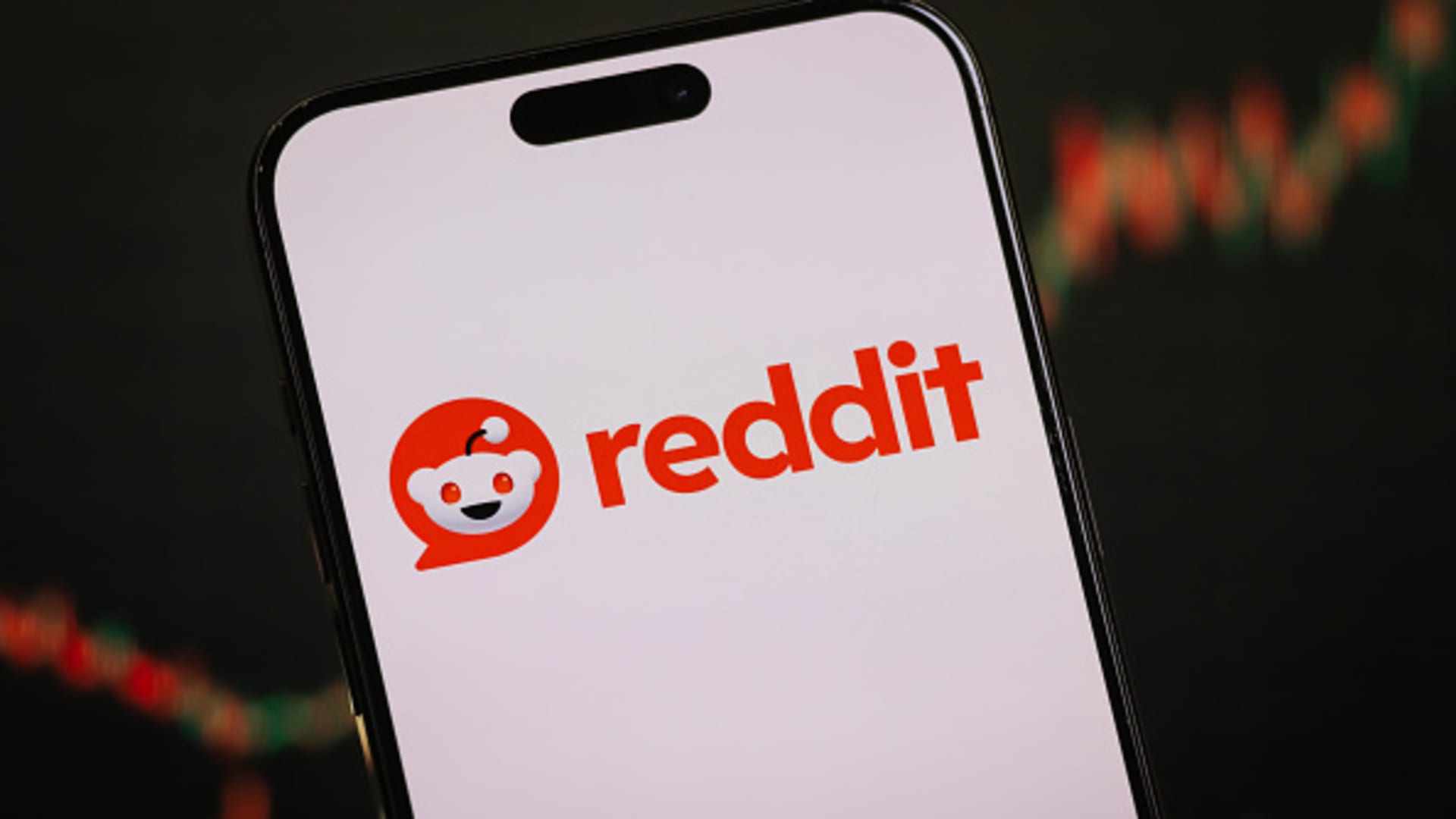 stocks-making-the-biggest-moves-after-hours:-reddit,-robinhood,-dutch-bros,-mgm-resorts-and-more