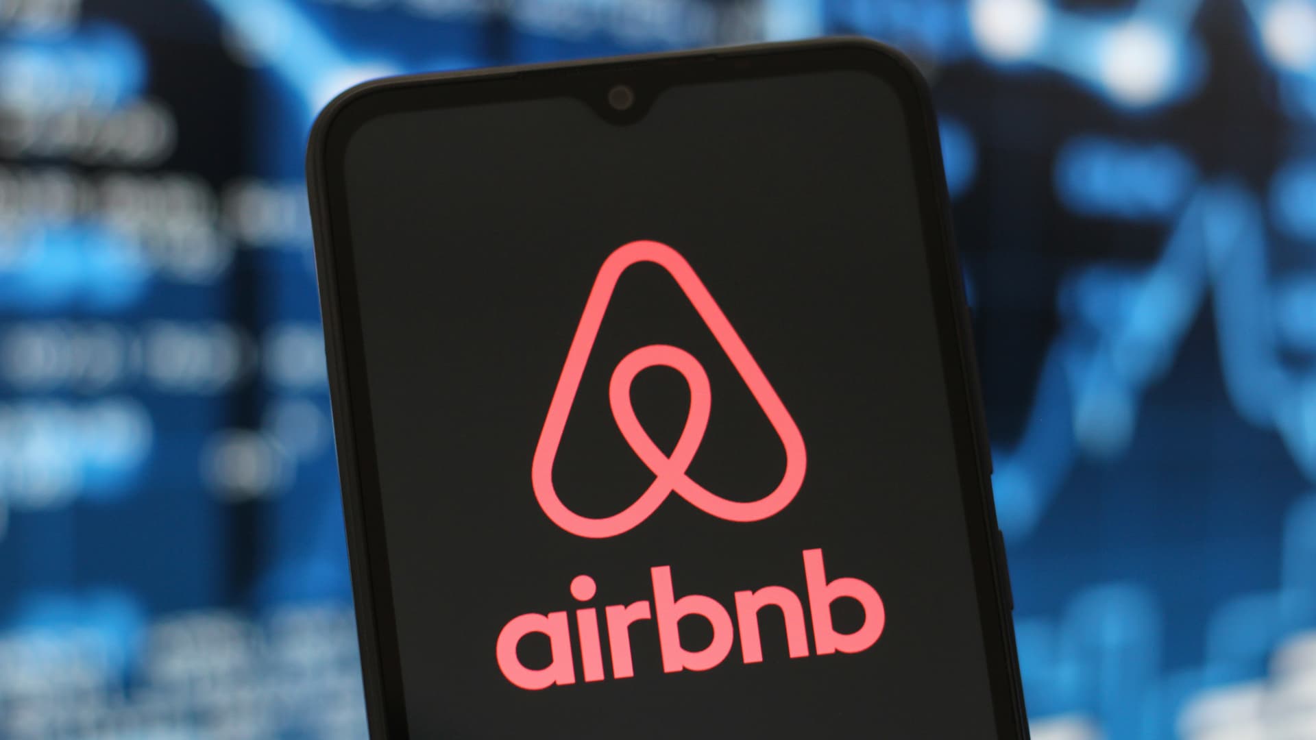 airbnb-shares-pop-15%-on-better-than-expected-earnings-and-revenue