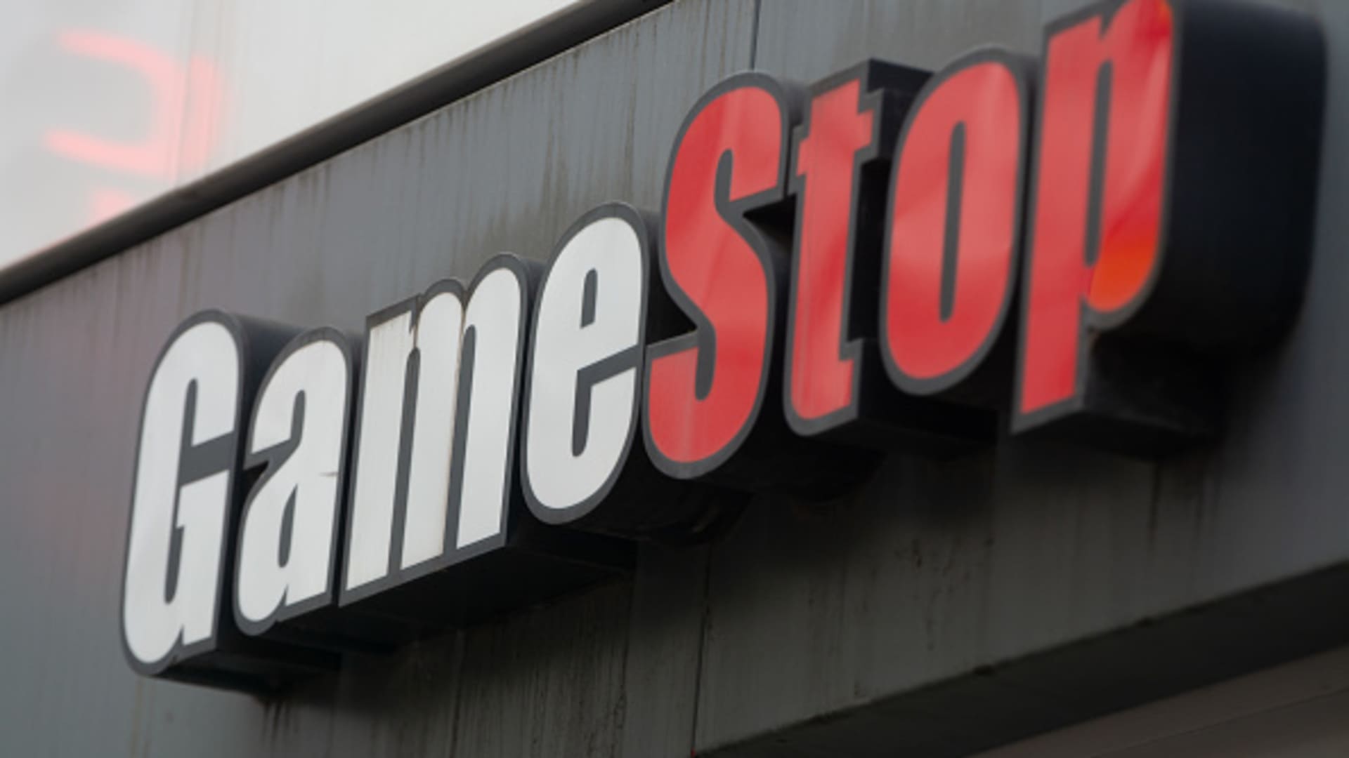 gamestop-is-considering-investing-in-bitcoin-and-other-cryptocurrencies,-sources-say