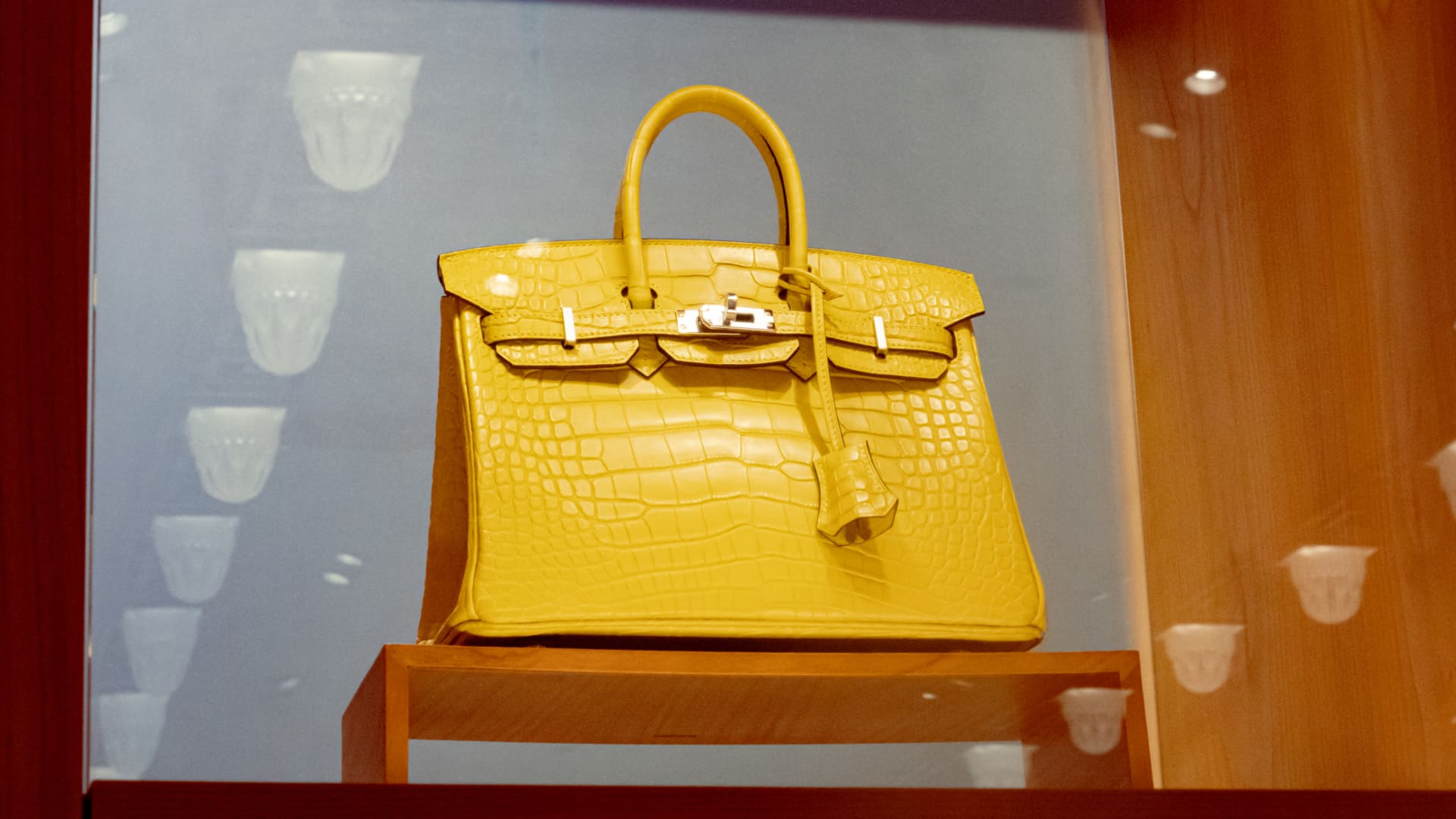 birkin-bag-maker-hermes-posts-better-than-expected-jump-in-fourth-quarter-sales