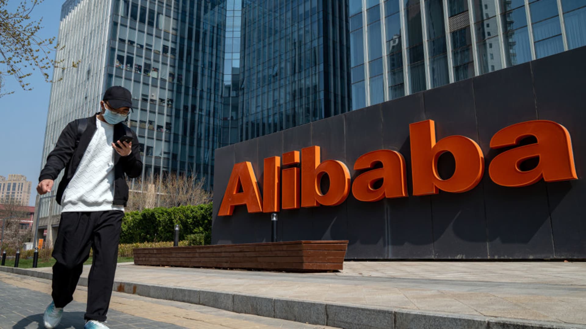 alibaba-shares-pop-8%-after-cloud-unit,-e-commerce-growth-push-up-quarterly-profit