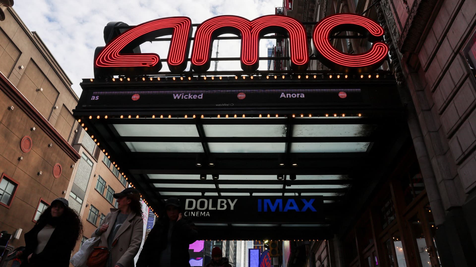 amc-tops-revenue-target-as-box-office-hits-drive-strong-demand