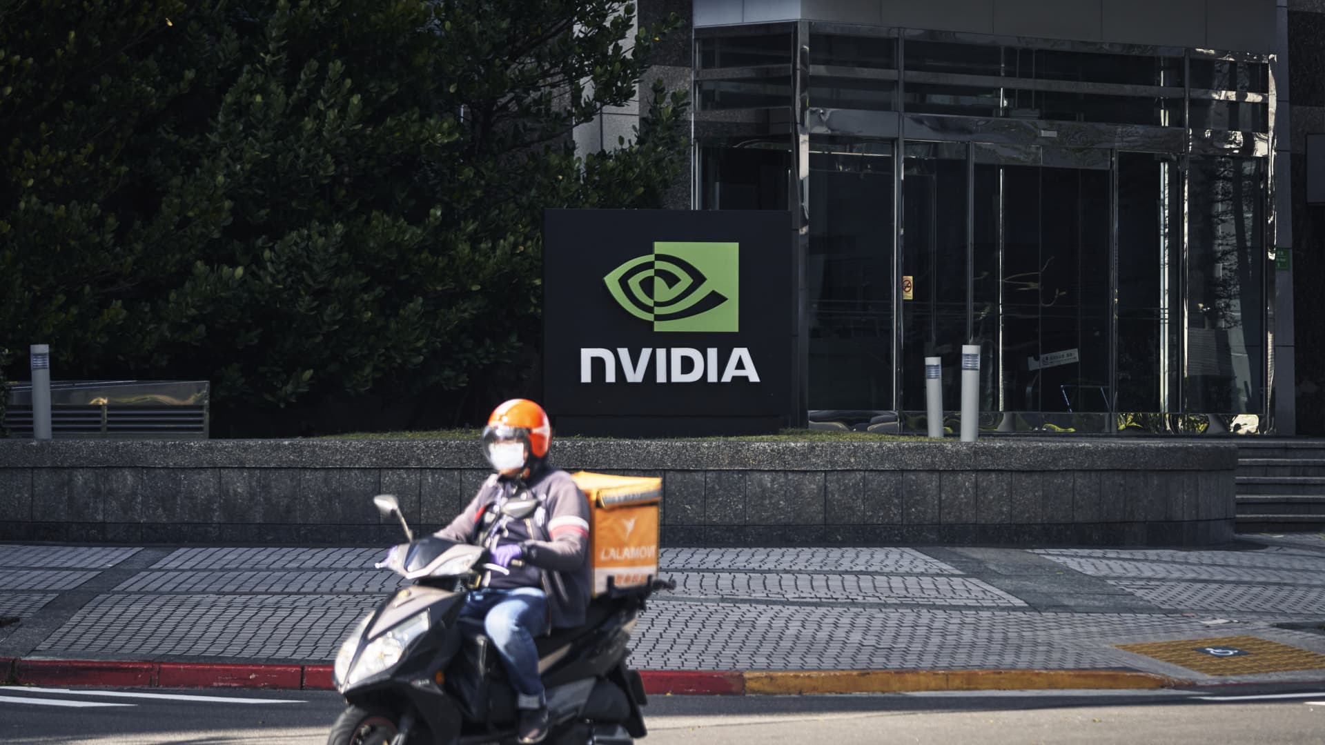 nvidia’s-auto-segment-revenue-surges-to-record-high-on-demand-for-driver-assist-tech