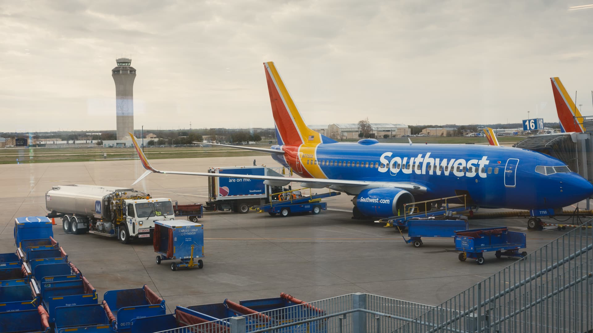 southwest-airlines-closing-2-crew-bases-in-cost-cutting-push