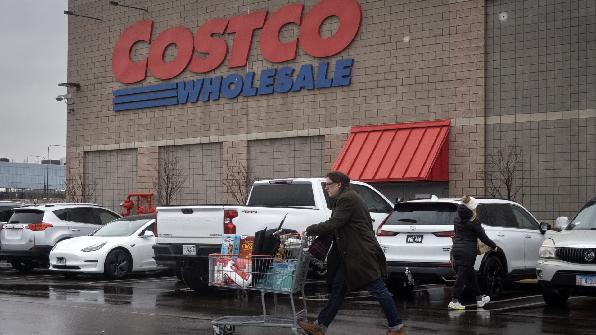 costco-reports-mixed-second-quarter-earnings,-comparable-sales-growth